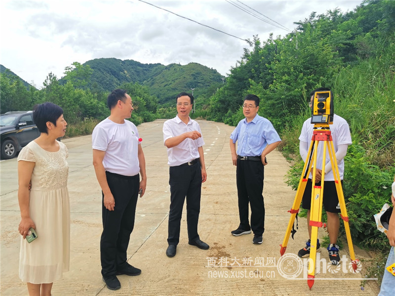 校领导前往测绘学院蓝田实践教学基地调研实习工作