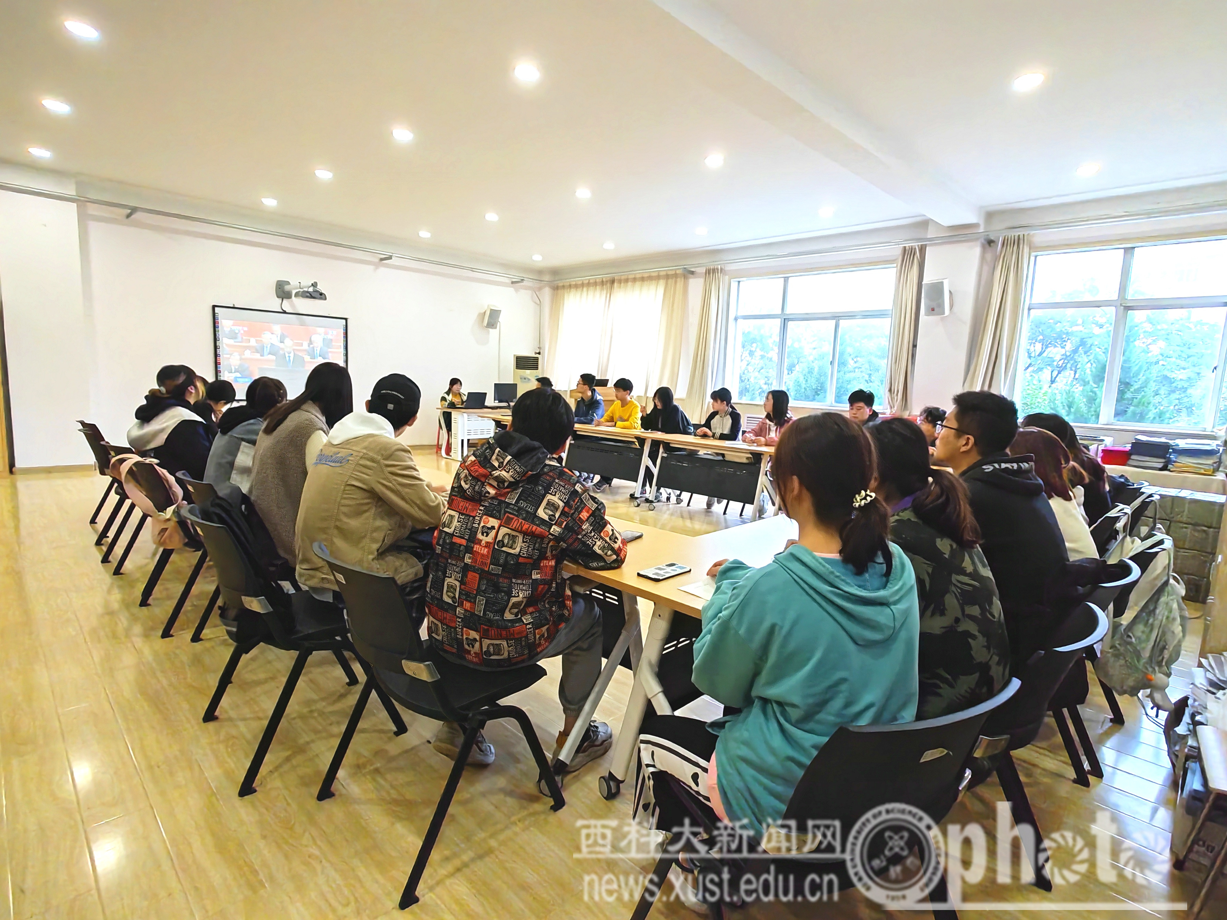 观看纪念辛亥革命110周年大会1.jpg 原来名称也丢了